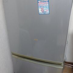 洗濯機と家具調コタツ、冷蔵庫