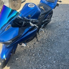 スポーツバイク（YZF-R25）の画像