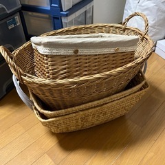 カゴ　４個　籐カゴの画像