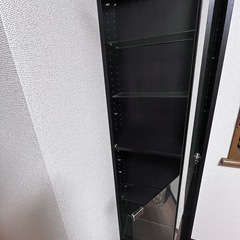  キャビネット・取り外しガラス付き収納棚・酒棚・キッチン収納の画像