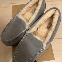 【新品未使用】UGG ライトグレー モカシン