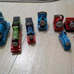 トーマス1〜5番まで勢揃い★ハッピーセットやプルバックカーなど