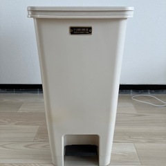 フタ付きゴミ箱(掃除・消毒済)