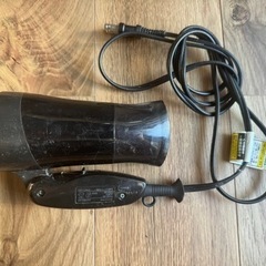 壊れたドライヤーの画像