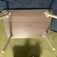 折りたたみテーブルの画像