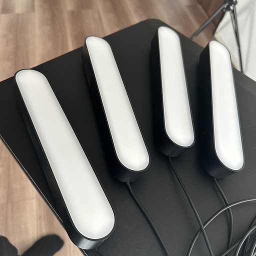 Philips Hue LED バーライト セット (Hue Play 4本 + 電源アダプター2個 + スマートリモコンブリッジ)