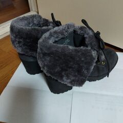 クロッシー　グレーショートブーツの画像