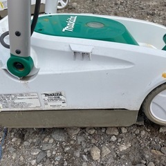  動作確認済 マキタ 芝刈り機 230mm MLM2300 定価20000円 園芸用品 ガーデニング makita  電動工具の画像