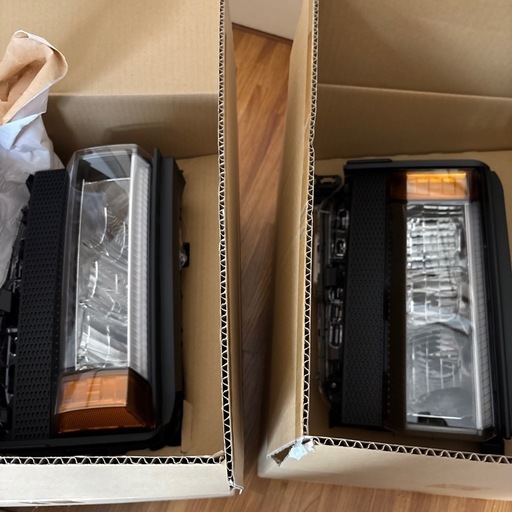 新車外しランクル250（VX）用角目ヘッドライト