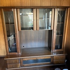 応接間で使用してたテレビ置付きの棚になります。値下げします3000円