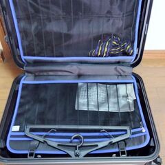 1592★旅行バック、鍵もありますの画像