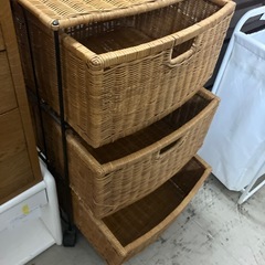 I2502-485 3段ラタンチェスト 現状渡し
の画像