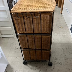 I2502-485 3段ラタンチェスト 現状渡し
の画像