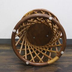 ≪ZU1310-①ジ≫ メーカー不明 藤/ラタン 回転スツール 座面高約40㎝/直径約38㎝ 椅子/いす/イス/丸椅子/チェア/腰掛け 家具/インテリアの画像