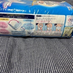 【未使用】52枚×2パック　ライフリー ズレずに安心紙パンツ用パッド52枚×2袋 の画像