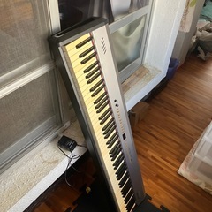 ローランドキーボードスタンド付き。