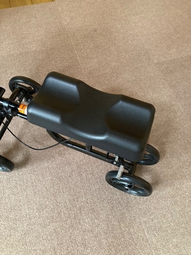 足を怪我した方に　ニーウォーカー