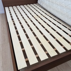 セミダブルベッド(マットレス付き)の画像