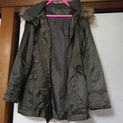 フード付きコートの画像