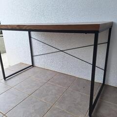 アンティーク調デスクの画像