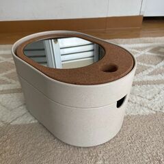 タイトル : 【無料】ミラー付きメイクボックス（収納付き）