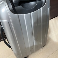 キャリーケース⭐︎シルバー