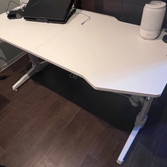 ゲーミングデスク
の画像