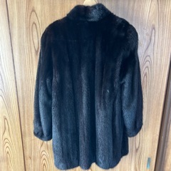 レディース、婦人服　毛皮のコート　受け渡し予定者決まりました
の画像
