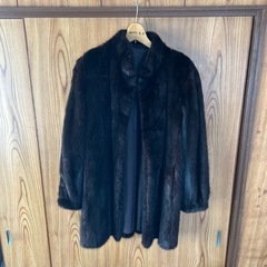 レディース、婦人服　毛皮のコート　受け渡し予定者決まりました
