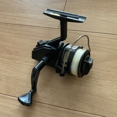 新品　スピニングリール