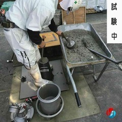 コンクリートの試験をする仕事です。の画像