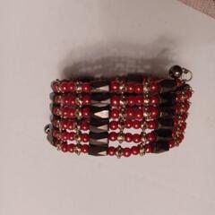 【ブレスレット】マグネット式 レッド系の画像