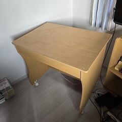 近日処分します！　ニトリ　学習机　机　引き出しつき　コロつき