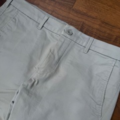ユニクロ メンズ ズボン ベージュの画像