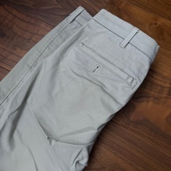 ユニクロ メンズ ズボン ベージュの画像