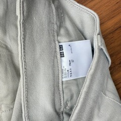 ユニクロ メンズ ズボン ベージュの画像