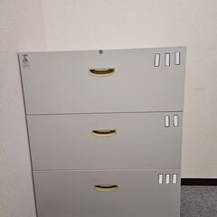 即日引き渡し可能　オフィスキャビネット　３段式