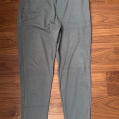 ZARA メンズ 緑グレー スラックス ゴムドローコード付きの画像