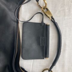 GUCCI　グッチ　黒　革　ショルダーバッグ　ゴールド金具　の画像