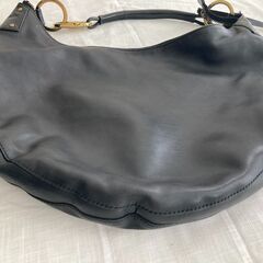 GUCCI　グッチ　黒　革　ショルダーバッグ　ゴールド金具　の画像