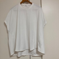 袖が可愛いカットソー