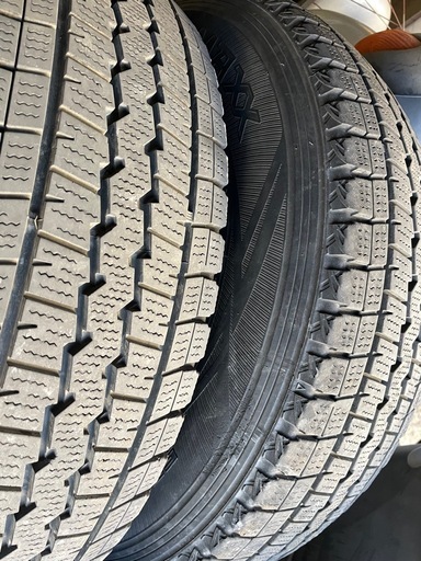 スタッドレスタイヤ195/80R15 107/105LT PIAA 6J15 6穴 キャラバン用