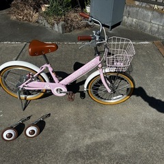 18インチ 女の子向け自転車 かご・補助輪付き