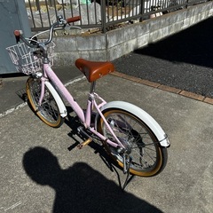18インチ 女の子向け自転車 かご・補助輪付きの画像
