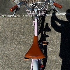 18インチ 女の子向け自転車 かご・補助輪付きの画像