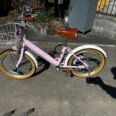 18インチ 女の子向け自転車 かご・補助輪付きの画像