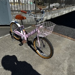18インチ 女の子向け自転車 かご・補助輪付きの画像