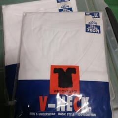 VネックTシャツ