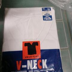 VネックTシャツの画像