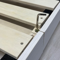 アイリスプラザ ベッドフレーム 棚付き 2口コンセント 3段階 高さ調整 すのこベッド シングル ホワイト TKSB-Sの画像